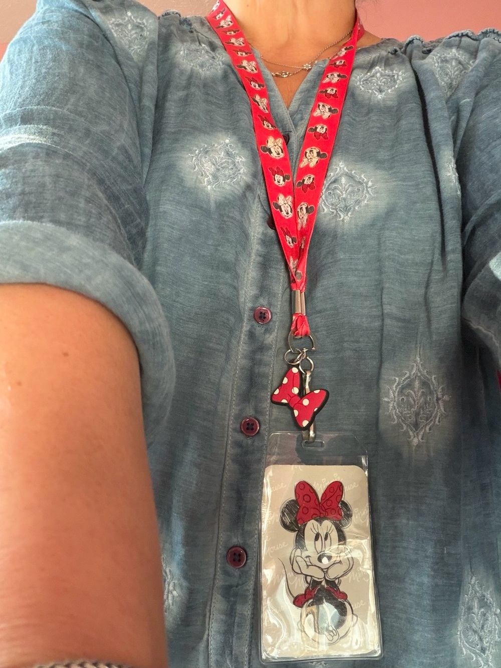 Disney Loungefly Minnie Mouse Lanyard with bow Charm and Clear ID Sleeve